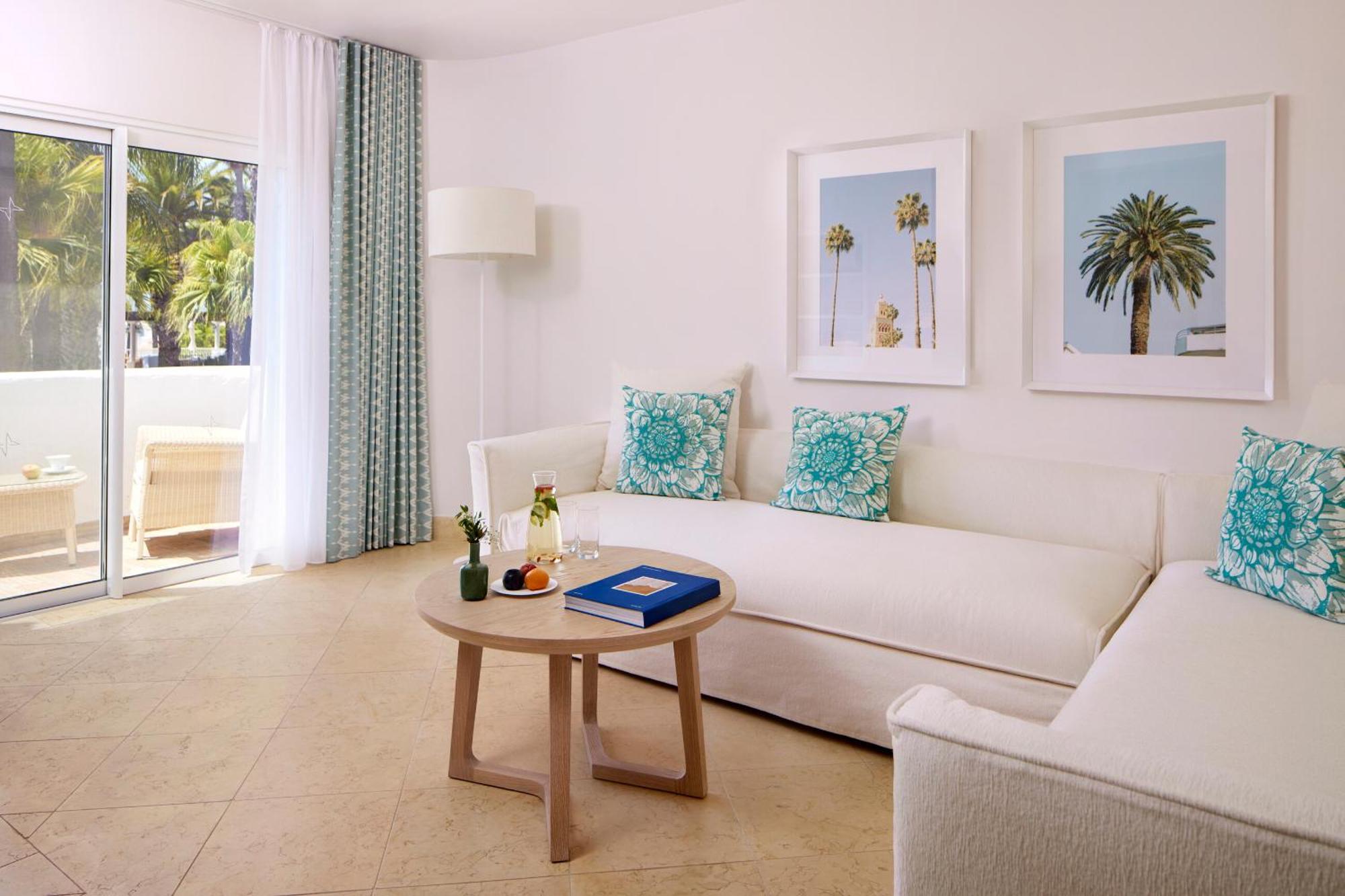 빌라 비타 파크 리조트&스파 Armação de Pêra 외부 사진 A living room at the Four Seasons Resort Palm Beach