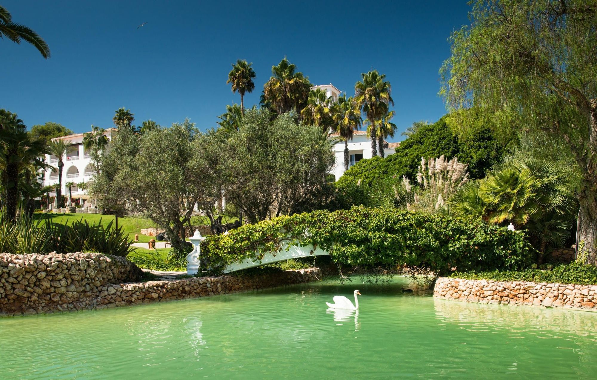 빌라 비타 파크 리조트&스파 Armação de Pêra 내부 사진 The lake at the resort